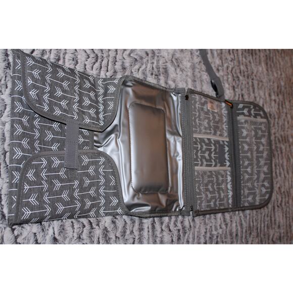 Kopi Baby Portable Diaper Changing Pad Gray Arrows - Picture 5 of 5